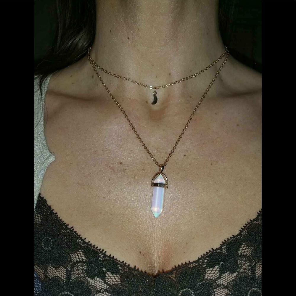 Moon choker with floating stone